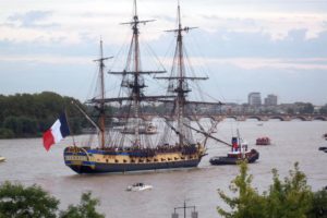 L'Hermione vue de la terrasse - Appartement des quais de Bordeaux Chartrons