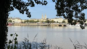 Vue de l'appartement depuis la rive d'en face - Appartement sur les quais de Bordeaux
