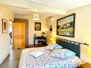 Chambre queen size bed - Appartement sur les quais de Bordeaux Chartrons